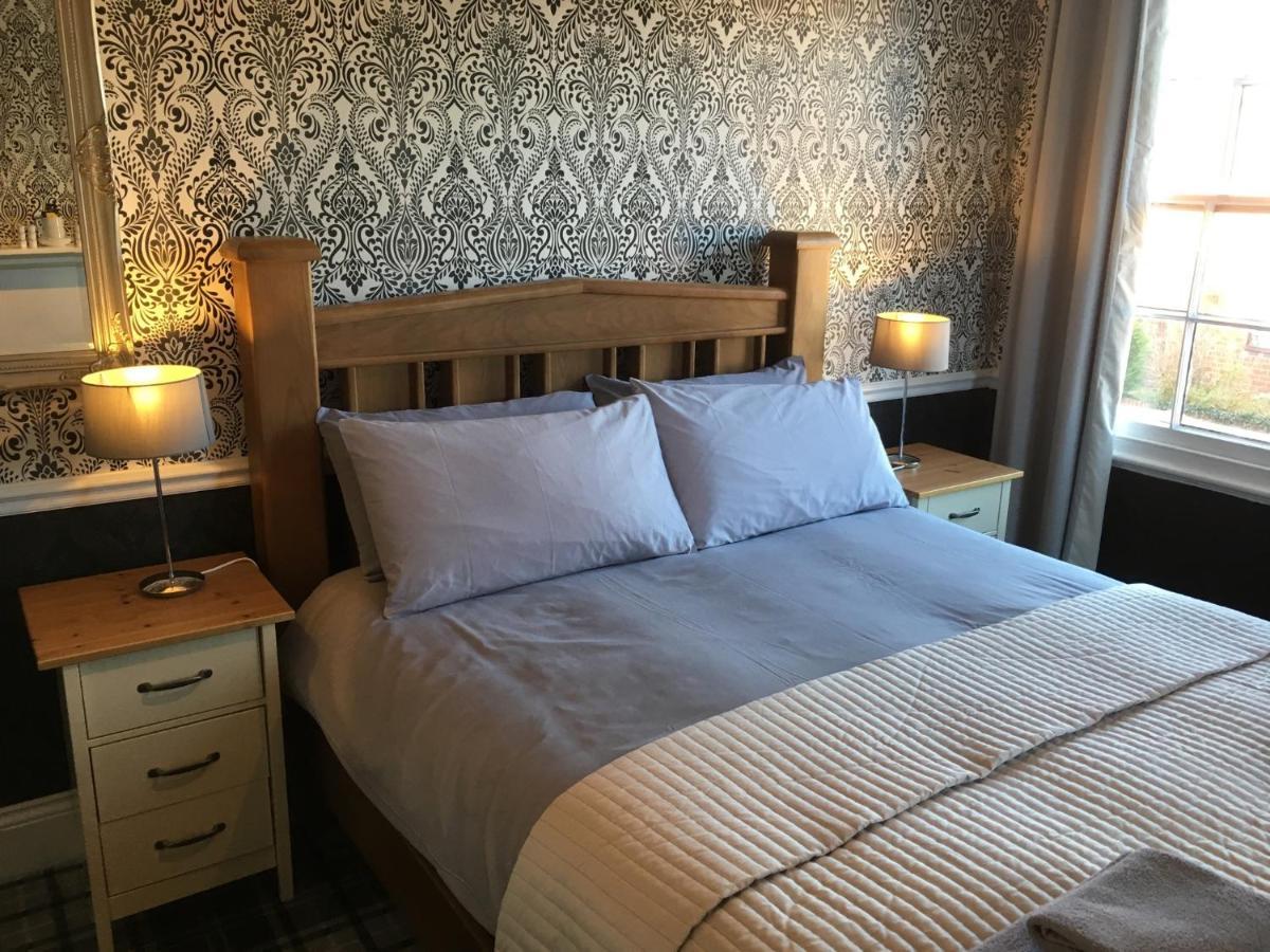 The White Hart Pub And Rooms Cranleigh Kültér fotó
