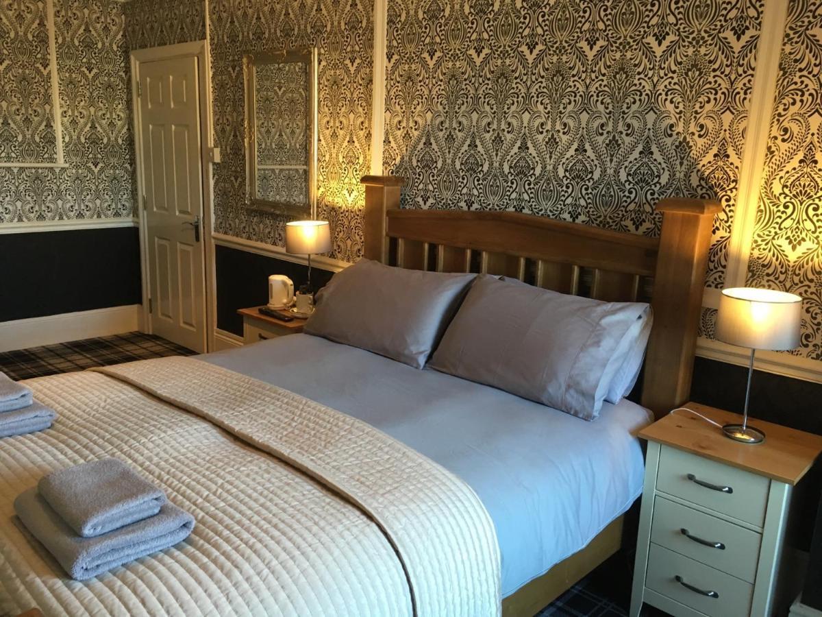 The White Hart Pub And Rooms Cranleigh Kültér fotó