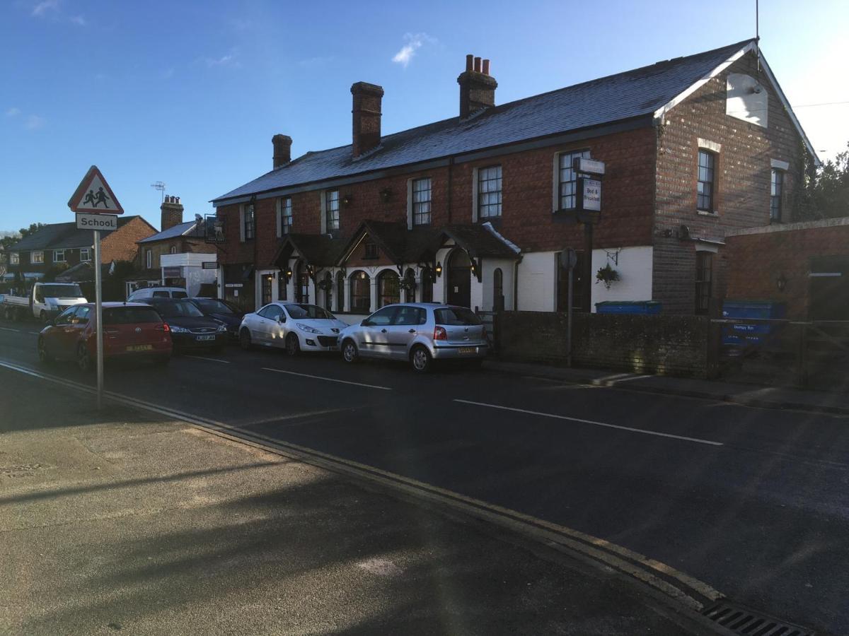 The White Hart Pub And Rooms Cranleigh Kültér fotó