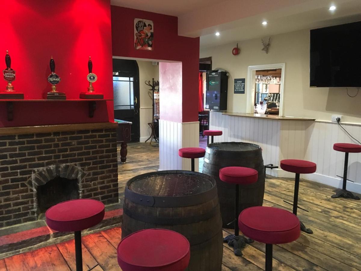 The White Hart Pub And Rooms Cranleigh Kültér fotó