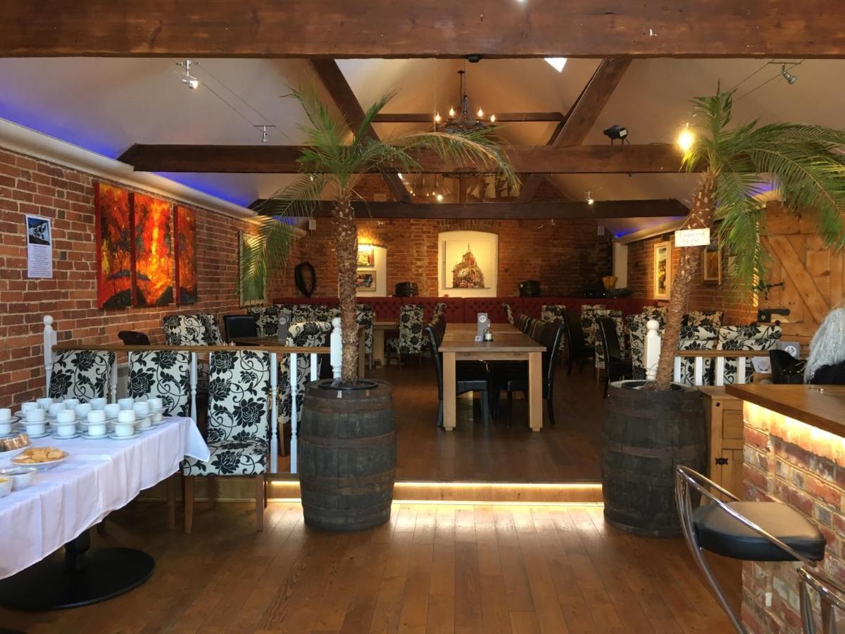 The White Hart Pub And Rooms Cranleigh Kültér fotó