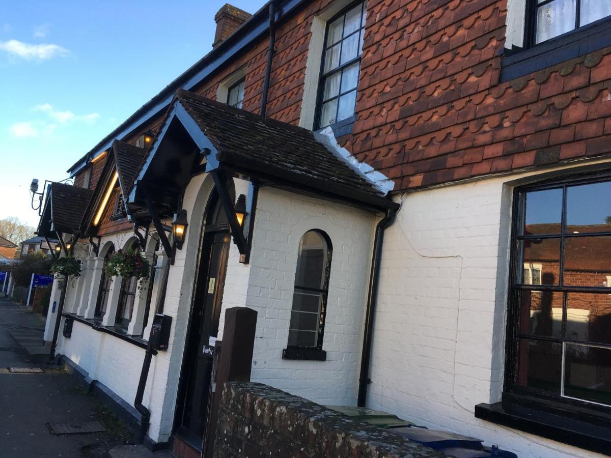 The White Hart Pub And Rooms Cranleigh Kültér fotó